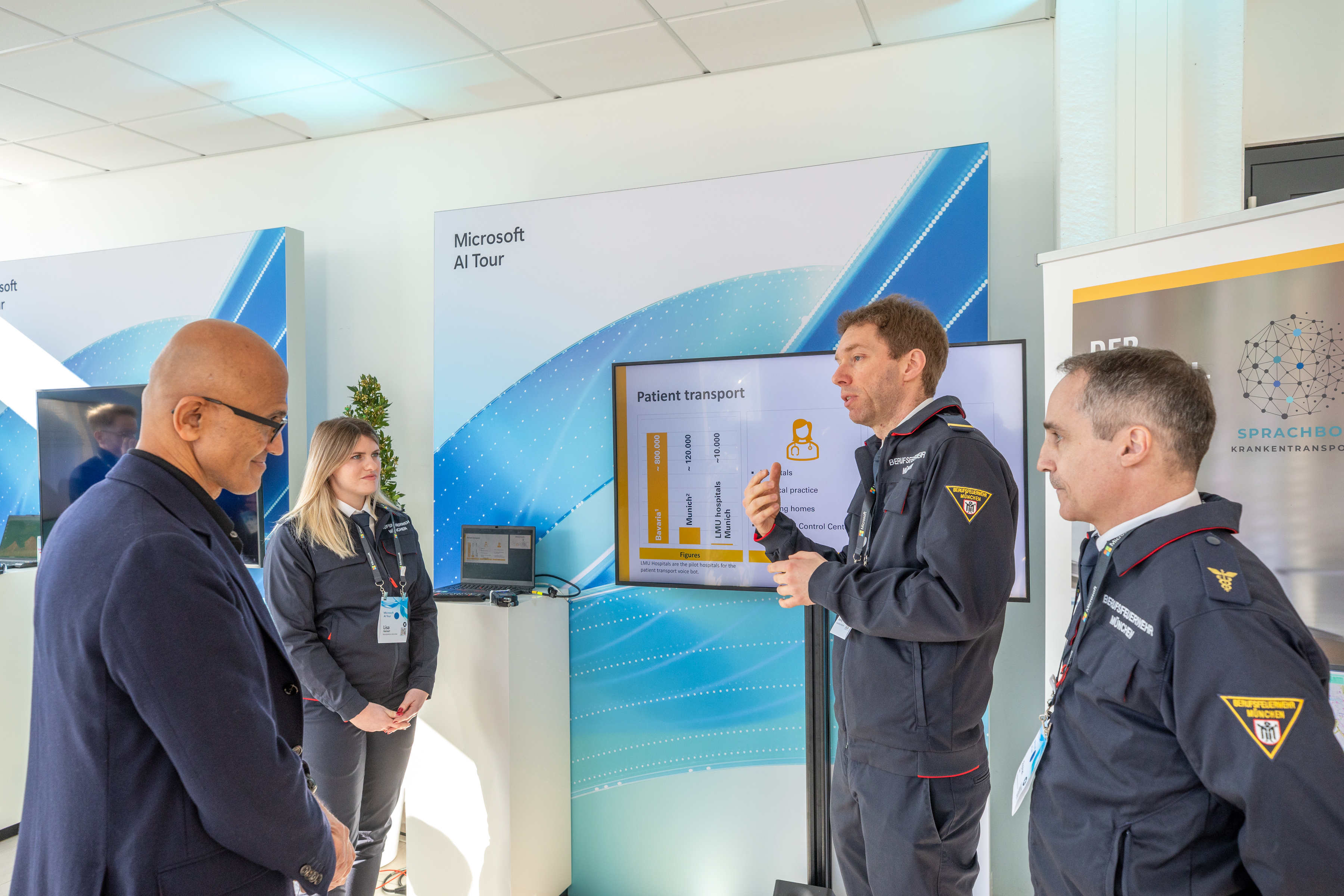 Das KI-Projektteam der Branddirektion bei der Showcase Präsentation vor Microsoft CEO Satya Nadella